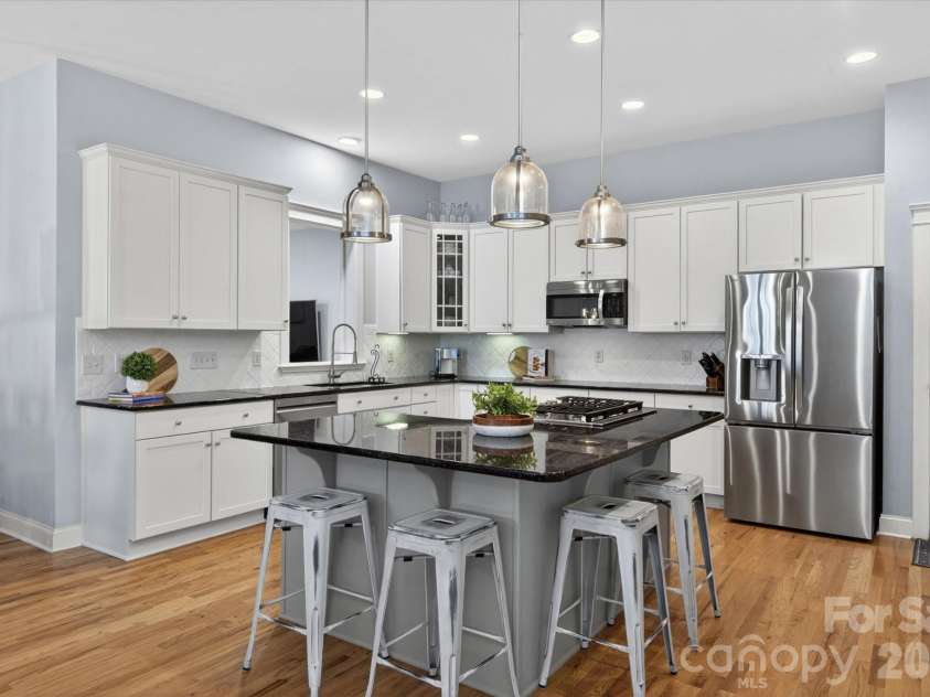 189 Mills Lane, Fort Mill, SC 29708.  MLS# CAR4365373, YatesRealty ID 32305. Updated kitchen with white cabinets/backsplash