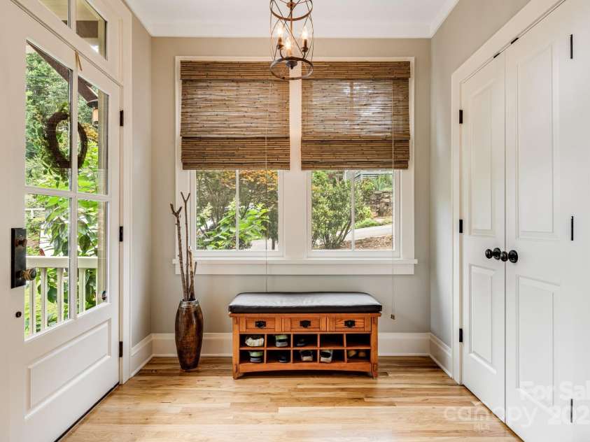 7 Kenilwood Place, Asheville, NC 28803.  MLS# CAR4288903, YatesRealty ID 32305. 