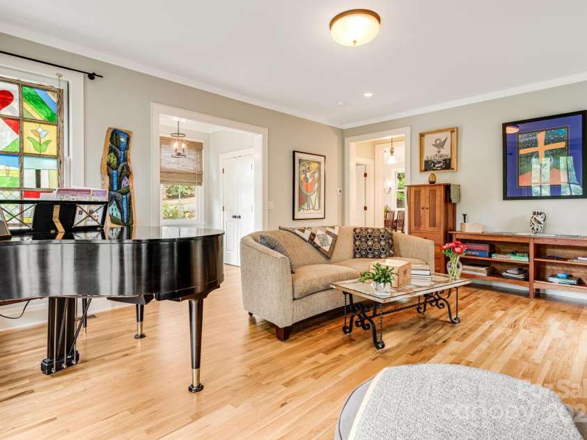 7 Kenilwood Place, Asheville, NC 28803.  MLS# CAR4288903, YatesRealty ID 32305. 