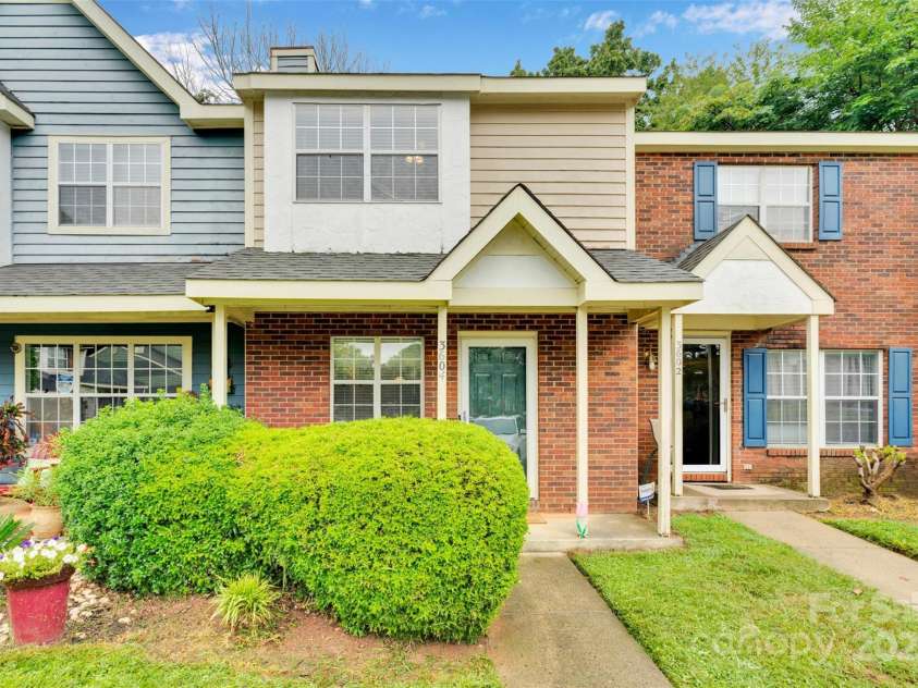 3604 Huyton Court, Charlotte, NC 28215.  MLS# CAR4290422, YatesRealty ID 32306. 