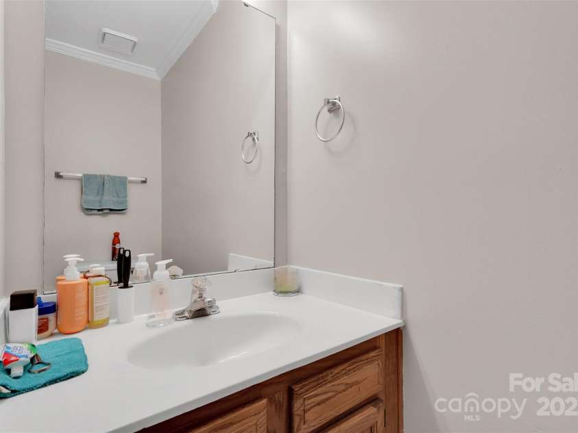 3604 Huyton Court, Charlotte, NC 28215.  MLS# CAR4290422, YatesRealty ID 32306. 