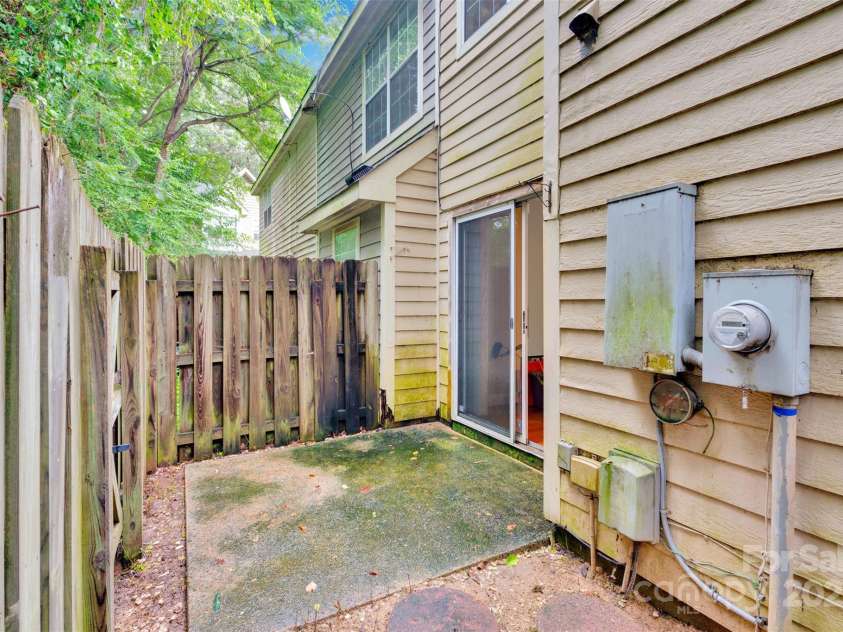 3604 Huyton Court, Charlotte, NC 28215.  MLS# CAR4290422, YatesRealty ID 32306. 