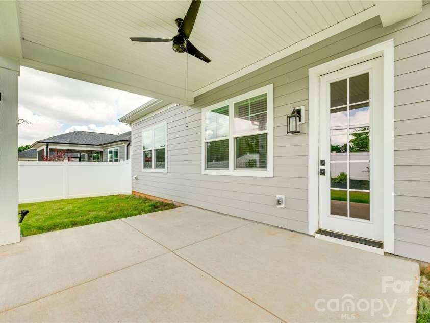 13702 Tranquil Day Drive, Matthews, NC 28105.  MLS# CAR4387732, YatesRealty ID 32307. 