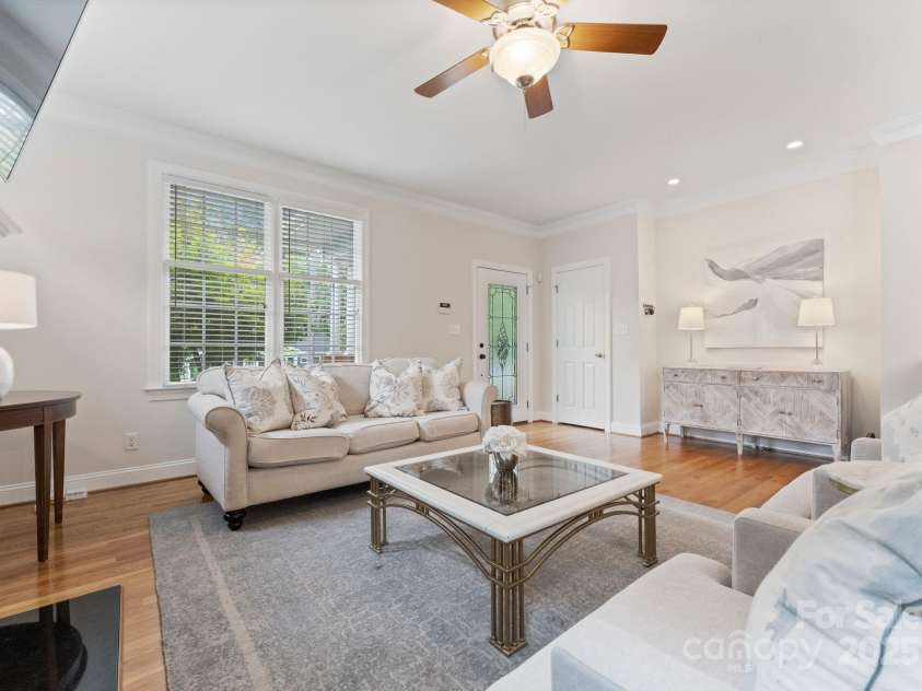 1533 Ideal Way, Charlotte, NC 28203.  MLS# CAR4288436, YatesRealty ID 32307. 