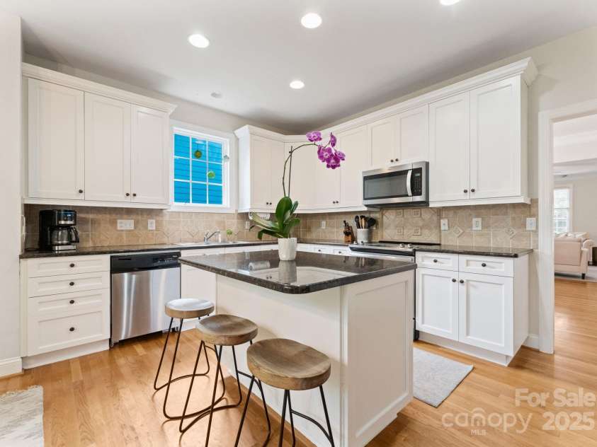 1533 Ideal Way, Charlotte, NC 28203.  MLS# CAR4288436, YatesRealty ID 32307. 