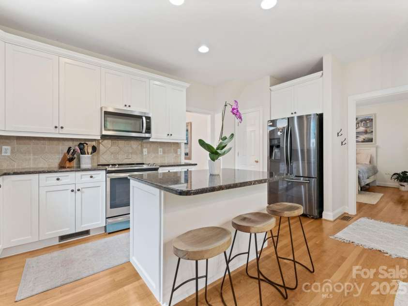 1533 Ideal Way, Charlotte, NC 28203.  MLS# CAR4288436, YatesRealty ID 32307. 