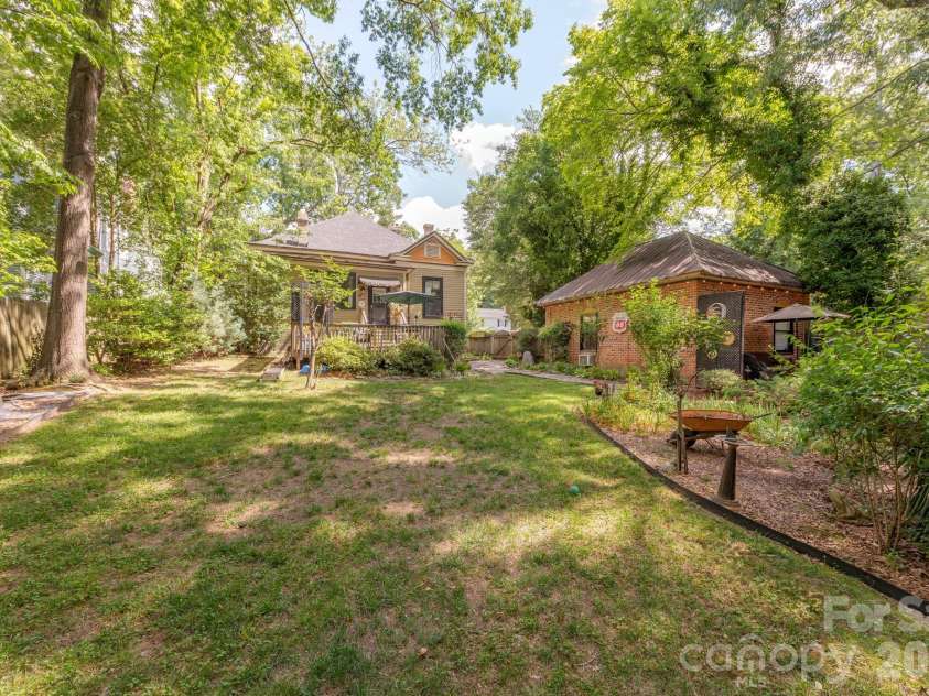 306 Houston Street, Monroe, NC 28112.  MLS# CAR4394071, YatesRealty ID 32308. 