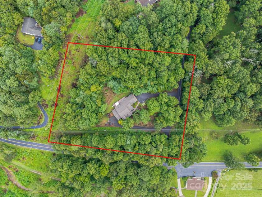 808 Old Fort Road, Fairview, NC 28730.  MLS# CAR4281084, YatesRealty ID 32308. Property boundaries are approximate. Not to be construed for a survey.