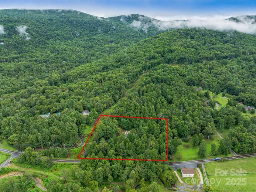 808 Old Fort Road, Fairview, NC 28730.  MLS# CAR4281084, YatesRealty ID 32308. Property boundaries are approximate. Not to be construed for a survey.