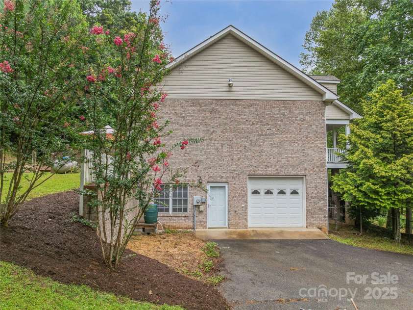 808 Old Fort Road, Fairview, NC 28730.  MLS# CAR4281084, YatesRealty ID 32308. The lower level has it's own driveway and it's own garage - allowing for independent use of the space!