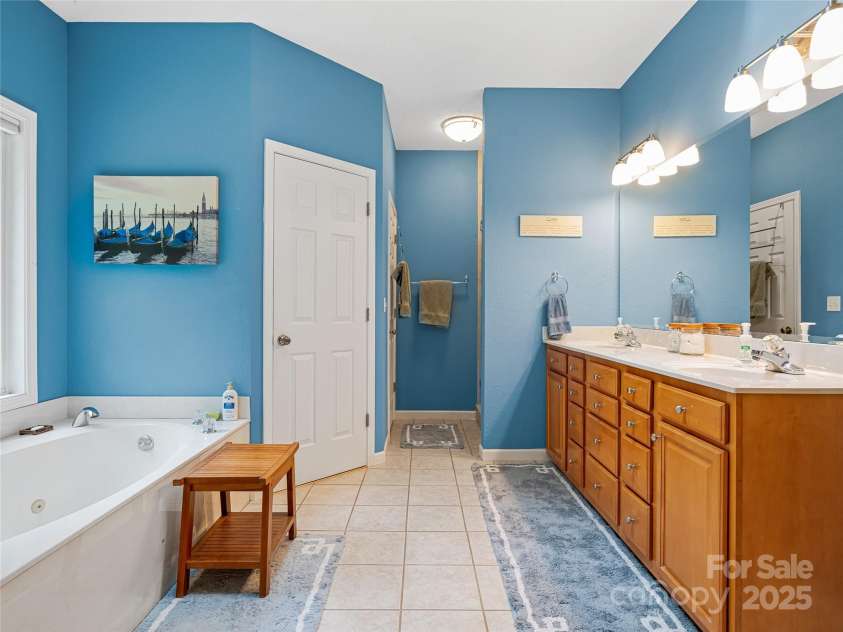 808 Old Fort Road, Fairview, NC 28730.  MLS# CAR4281084, YatesRealty ID 32308. The main level primary bath with jetted tub, walk in shower, double sinks & 2 walk-in closets.