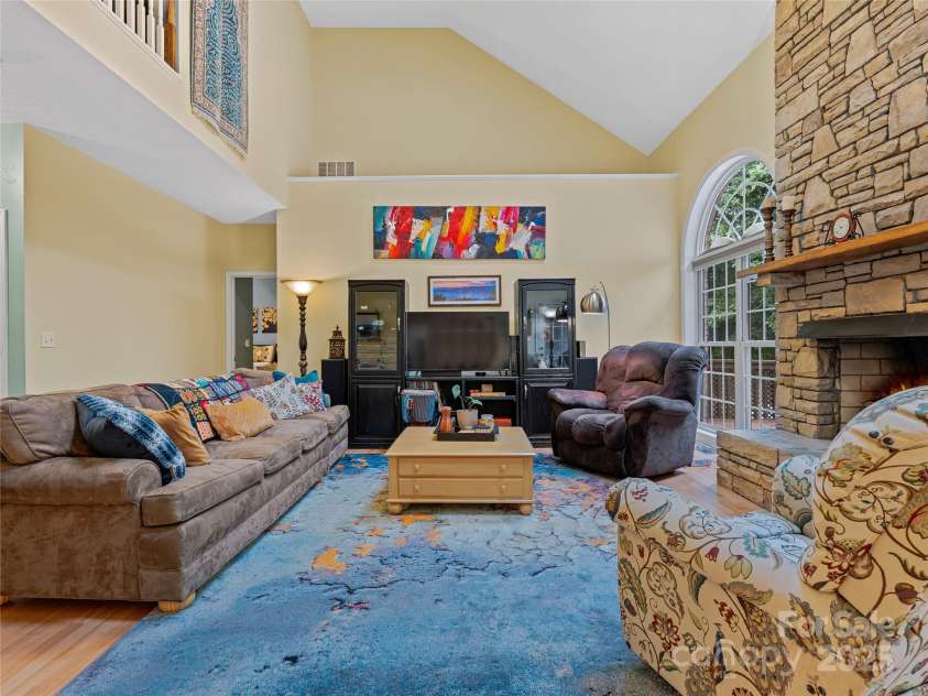 808 Old Fort Road, Fairview, NC 28730.  MLS# CAR4281084, YatesRealty ID 32308. This home manages to feel bright and sunny while being nestled in the privacy of mature trees.