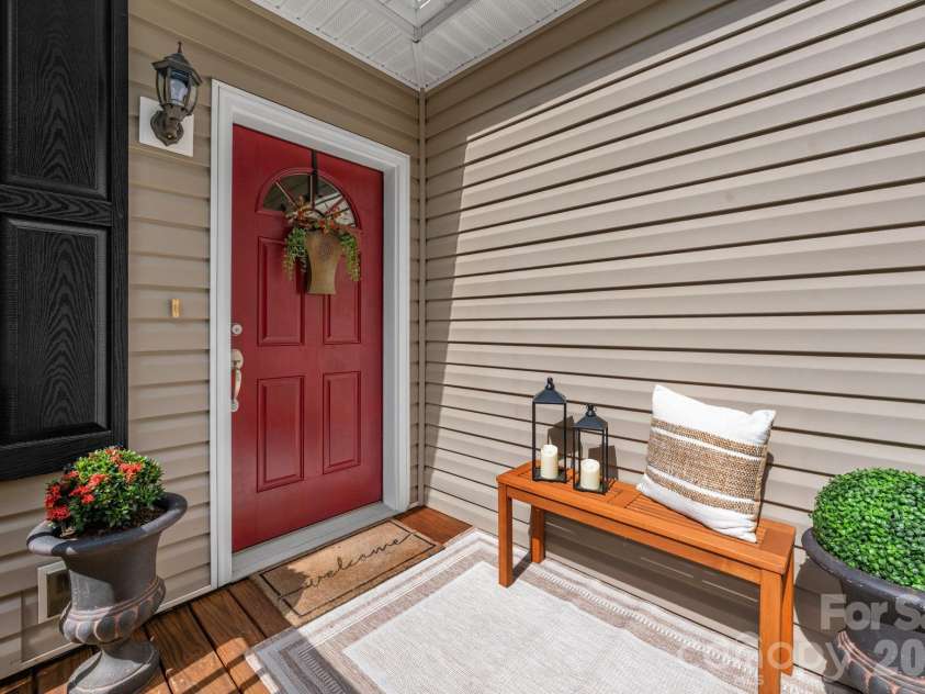 163 Longview Drive, Hendersonville, NC 28791.  MLS# CAR4390960, YatesRealty ID 32309. 