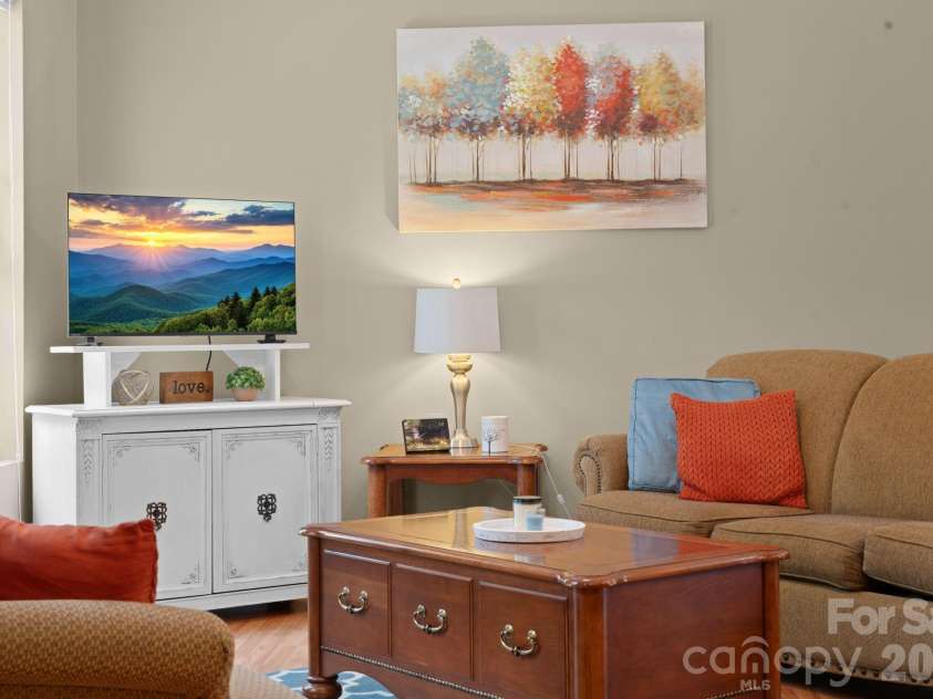 163 Longview Drive, Hendersonville, NC 28791.  MLS# CAR4390960, YatesRealty ID 32309. 