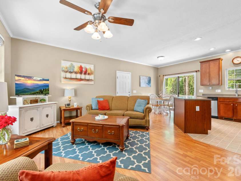 163 Longview Drive, Hendersonville, NC 28791.  MLS# CAR4390960, YatesRealty ID 32309. 