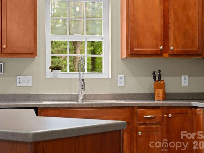 163 Longview Drive, Hendersonville, NC 28791.  MLS# CAR4390960, YatesRealty ID 32309. 
