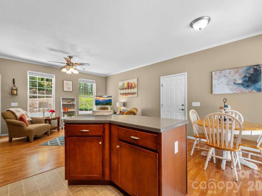 163 Longview Drive, Hendersonville, NC 28791.  MLS# CAR4390960, YatesRealty ID 32309. 