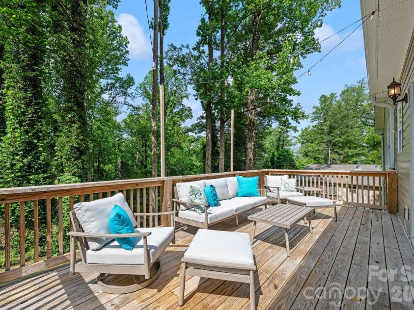163 Longview Drive, Hendersonville, NC 28791.  MLS# CAR4390960, YatesRealty ID 32309. 
