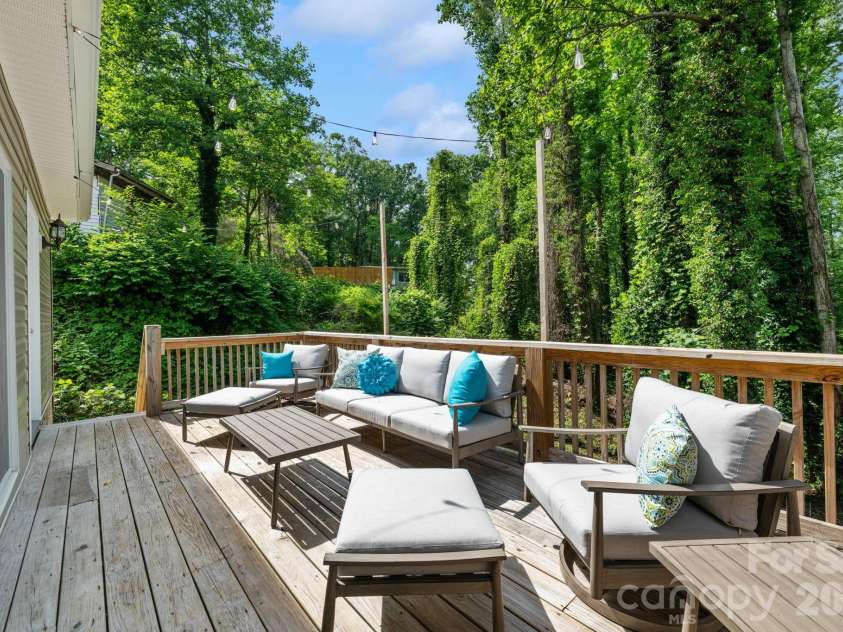 163 Longview Drive, Hendersonville, NC 28791.  MLS# CAR4390960, YatesRealty ID 32309. 