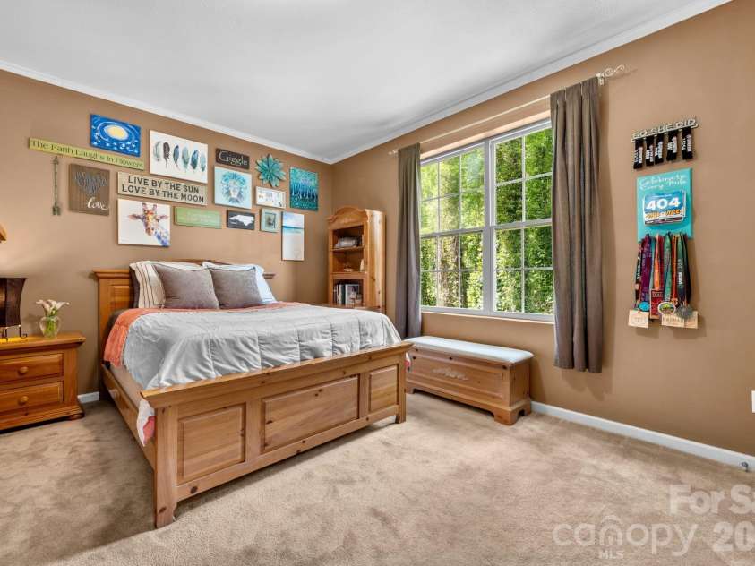 163 Longview Drive, Hendersonville, NC 28791.  MLS# CAR4390960, YatesRealty ID 32309. 