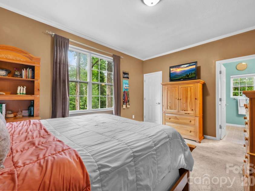 163 Longview Drive, Hendersonville, NC 28791.  MLS# CAR4390960, YatesRealty ID 32309. 