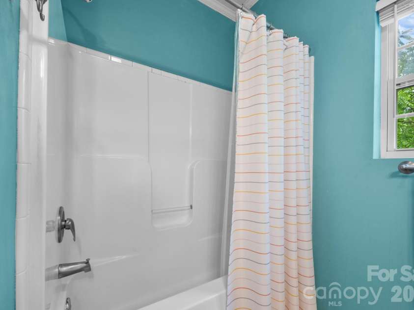 163 Longview Drive, Hendersonville, NC 28791.  MLS# CAR4390960, YatesRealty ID 32309. 