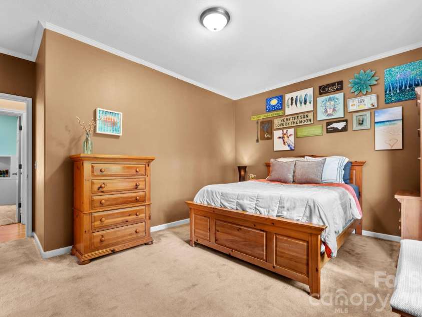 163 Longview Drive, Hendersonville, NC 28791.  MLS# CAR4390960, YatesRealty ID 32309. 
