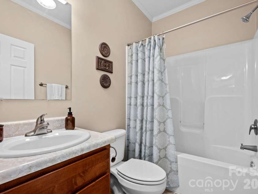 163 Longview Drive, Hendersonville, NC 28791.  MLS# CAR4390960, YatesRealty ID 32309. 