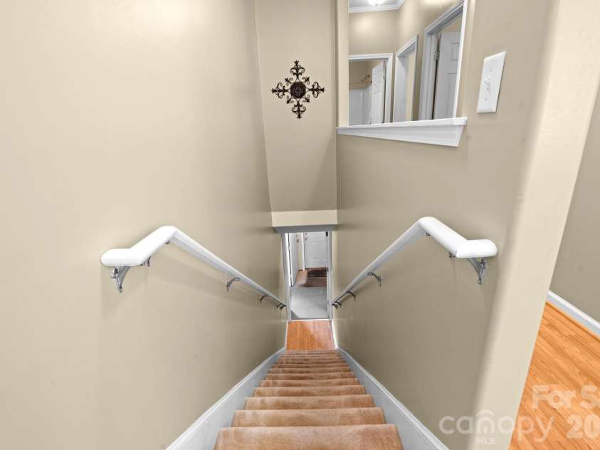 163 Longview Drive, Hendersonville, NC 28791.  MLS# CAR4390960, YatesRealty ID 32309. 