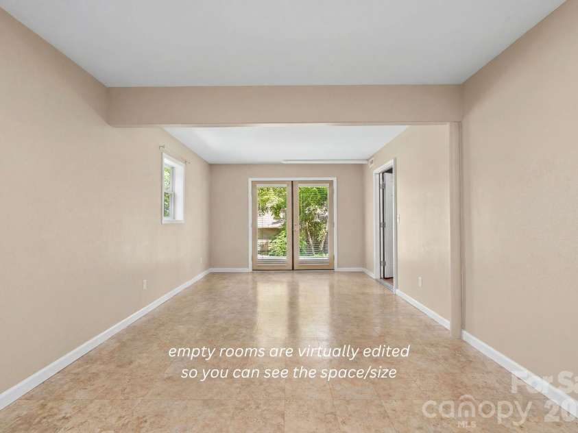 163 Longview Drive, Hendersonville, NC 28791.  MLS# CAR4390960, YatesRealty ID 32309. 