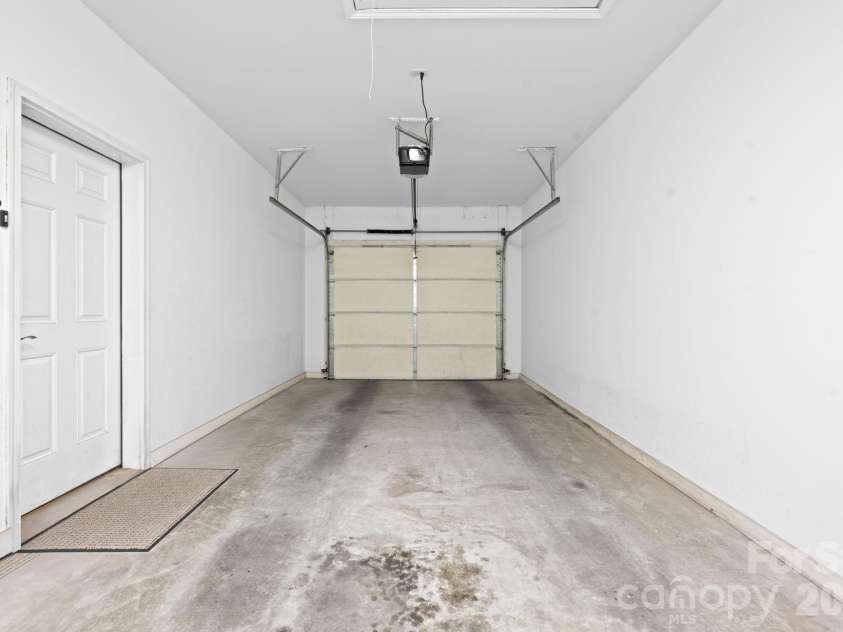 163 Longview Drive, Hendersonville, NC 28791.  MLS# CAR4390960, YatesRealty ID 32309. 