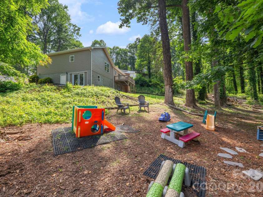 163 Longview Drive, Hendersonville, NC 28791.  MLS# CAR4390960, YatesRealty ID 32309. 
