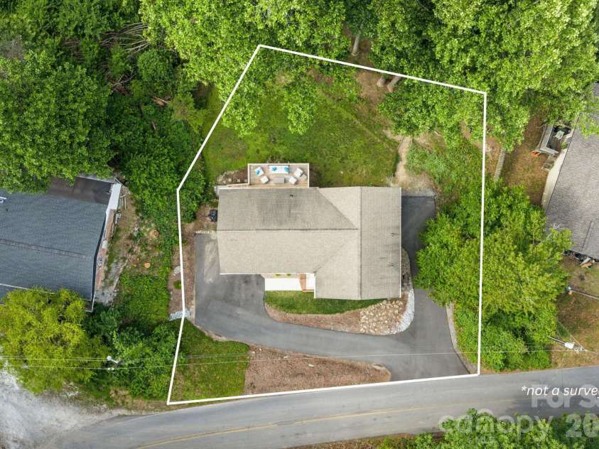 163 Longview Drive, Hendersonville, NC 28791.  MLS# CAR4390960, YatesRealty ID 32309. 