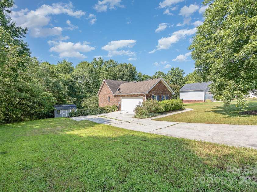 610 Mountain Place, Albemarle, NC 28001.  MLS# CAR4274280, YatesRealty ID 32310. 