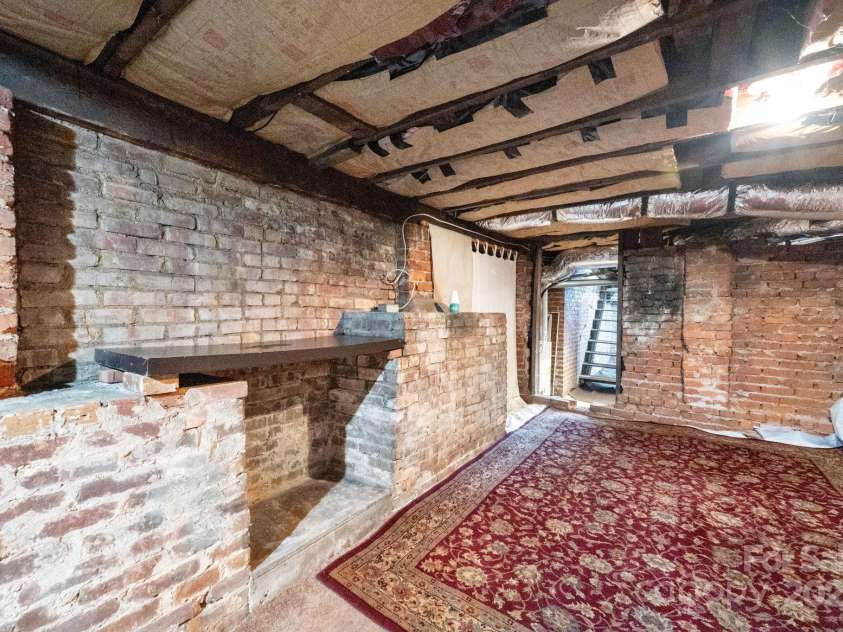 30 Monroe Place, Asheville, NC 28801.  MLS# CAR4284372, YatesRealty ID 32311. Abundance of Options in Dry Crawlspace