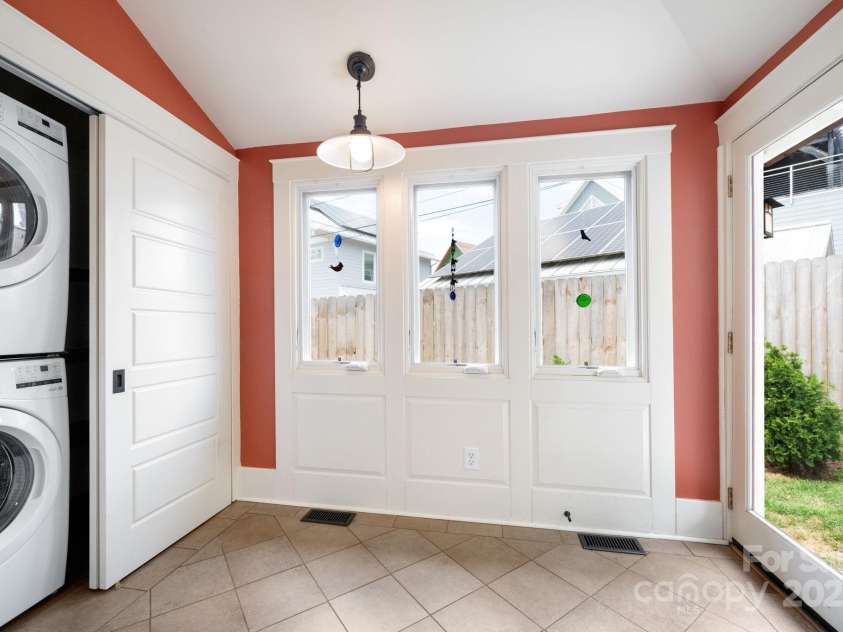 30 Monroe Place, Asheville, NC 28801.  MLS# CAR4284372, YatesRealty ID 32311. All Appliances Convey 