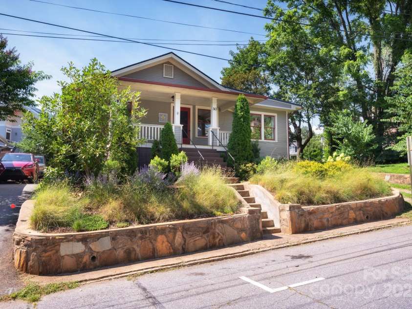 30 Monroe Place, Asheville, NC 28801.  MLS# CAR4284372, YatesRealty ID 32311. Beautiful Stone Walls and Gardening Area