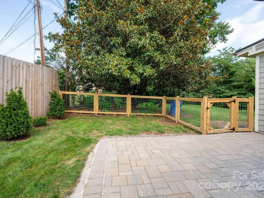 30 Monroe Place, Asheville, NC 28801.  MLS# CAR4284372, YatesRealty ID 32311. Lovely Landscaping in Front and Back