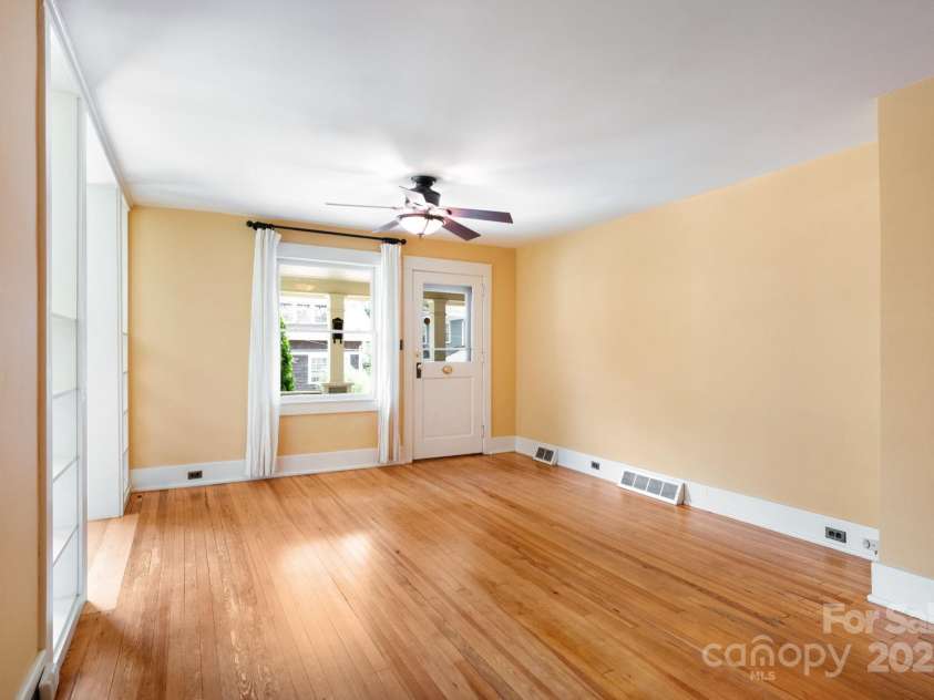 30 Monroe Place, Asheville, NC 28801.  MLS# CAR4284372, YatesRealty ID 32311. Original Hardwood Floors