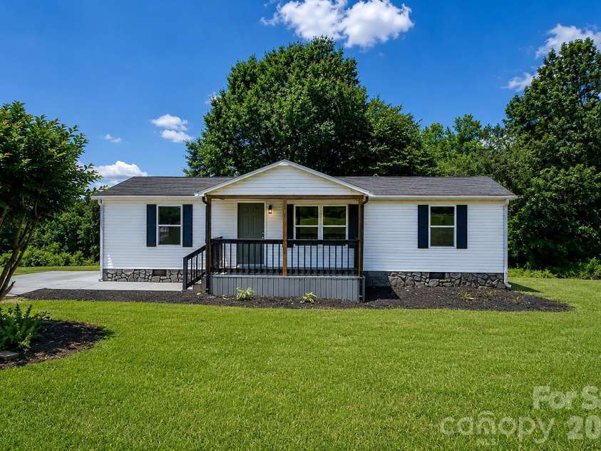 3532 4th Avenue Lane, Conover, NC 28613.  MLS# CAR4396463, YatesRealty ID 32312. 