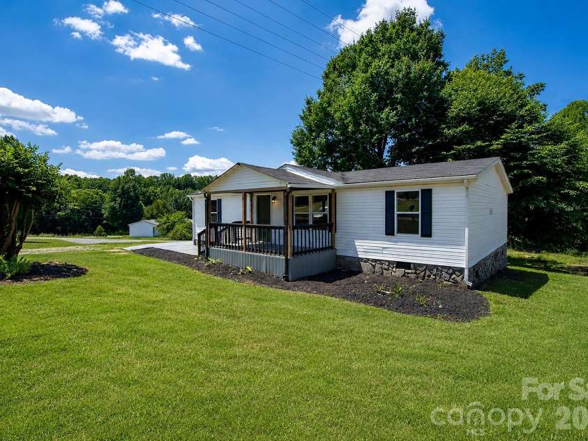 3532 4th Avenue Lane, Conover, NC 28613.  MLS# CAR4396463, YatesRealty ID 32312. 