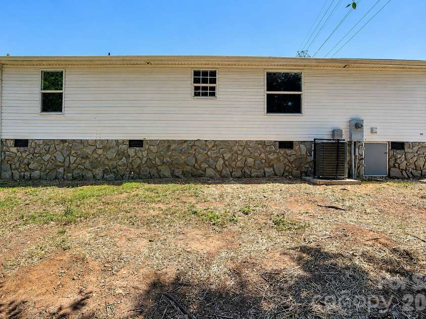 3532 4th Avenue Lane, Conover, NC 28613.  MLS# CAR4396463, YatesRealty ID 32312. 