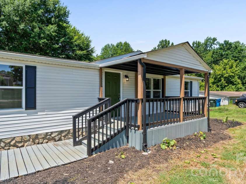 3532 4th Avenue Lane, Conover, NC 28613.  MLS# CAR4396463, YatesRealty ID 32312. 