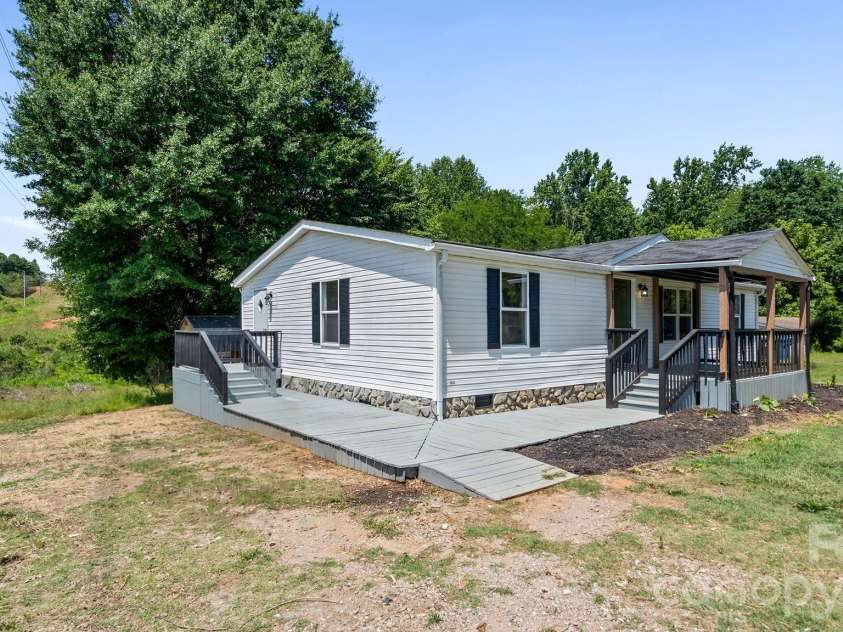 3532 4th Avenue Lane, Conover, NC 28613.  MLS# CAR4396463, YatesRealty ID 32312. 