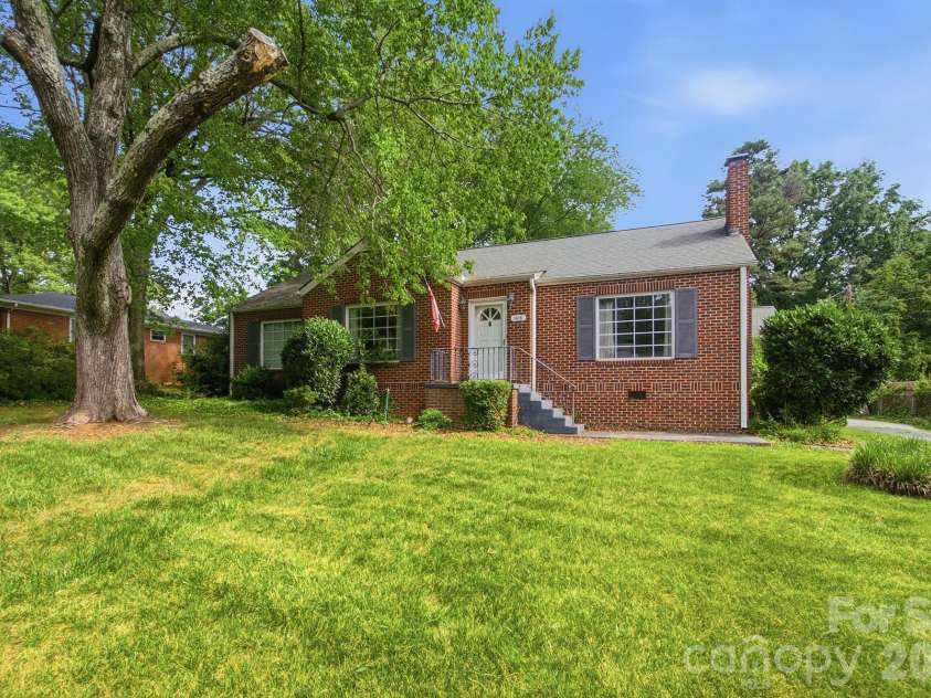 1616 Statesville Boulevard, Salisbury, NC 28144.  MLS# CAR4396247, YatesRealty ID 32313. 