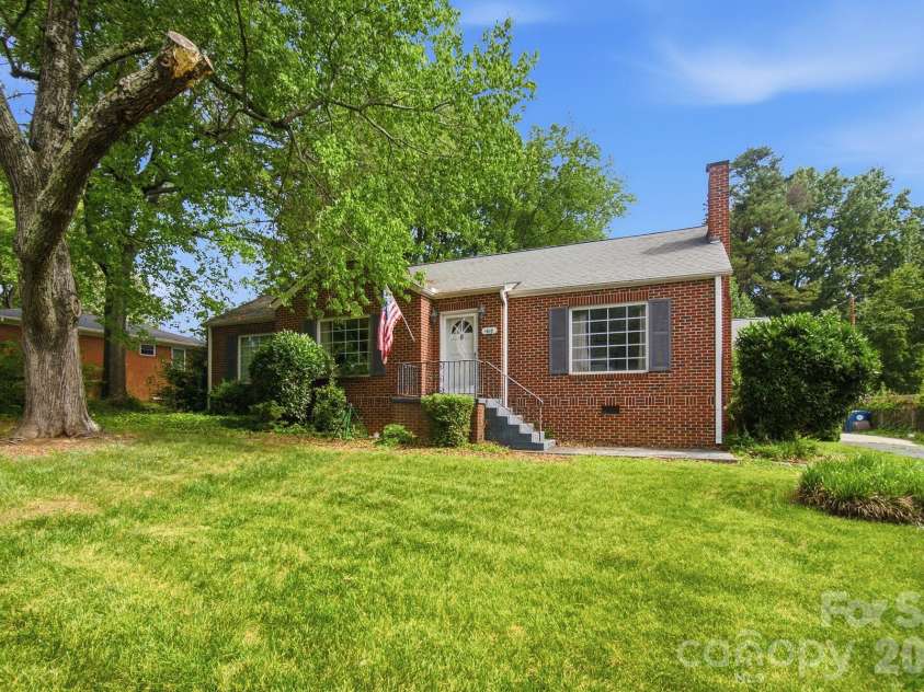 1616 Statesville Boulevard, Salisbury, NC 28144.  MLS# CAR4396247, YatesRealty ID 32313. 
