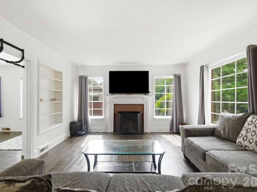1616 Statesville Boulevard, Salisbury, NC 28144.  MLS# CAR4396247, YatesRealty ID 32313. 