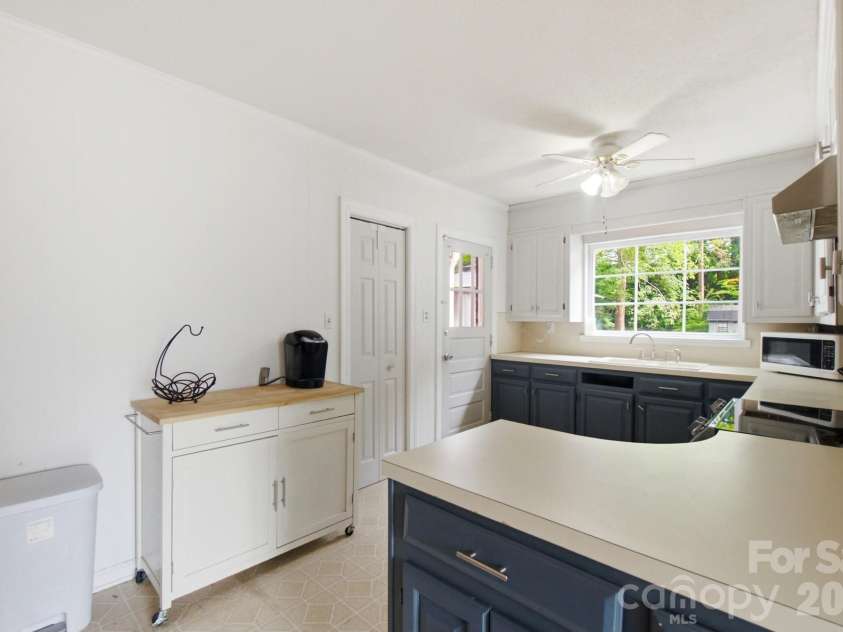 1616 Statesville Boulevard, Salisbury, NC 28144.  MLS# CAR4396247, YatesRealty ID 32313. 