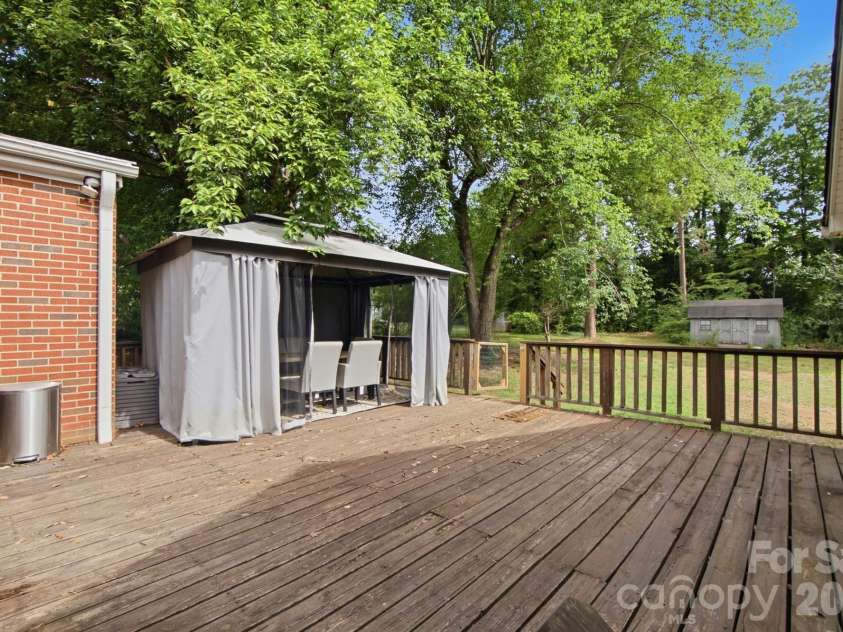 1616 Statesville Boulevard, Salisbury, NC 28144.  MLS# CAR4396247, YatesRealty ID 32313. 