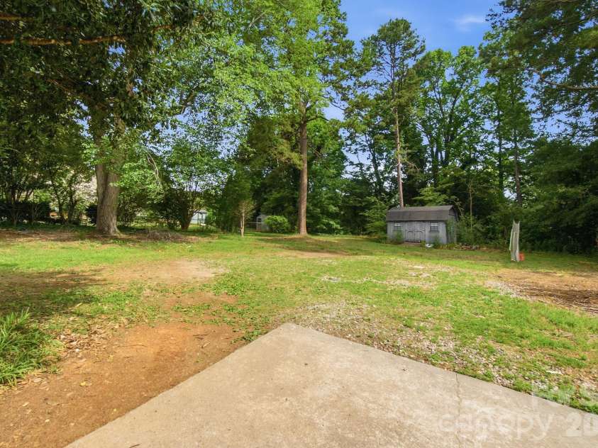 1616 Statesville Boulevard, Salisbury, NC 28144.  MLS# CAR4396247, YatesRealty ID 32313. 